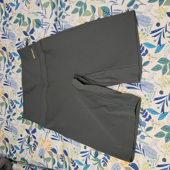 Gymshark XSm Booty Shorts 2.0 Seamless Grey w/ Wicking Technology - Picture 2 of 8